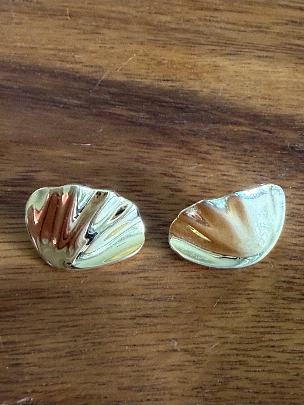 Vintage 80’s Trifari Gold Shell-Style Women’s Stud Earrings